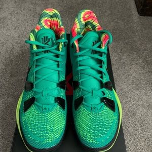 Kyrie 7 “Weatherman”